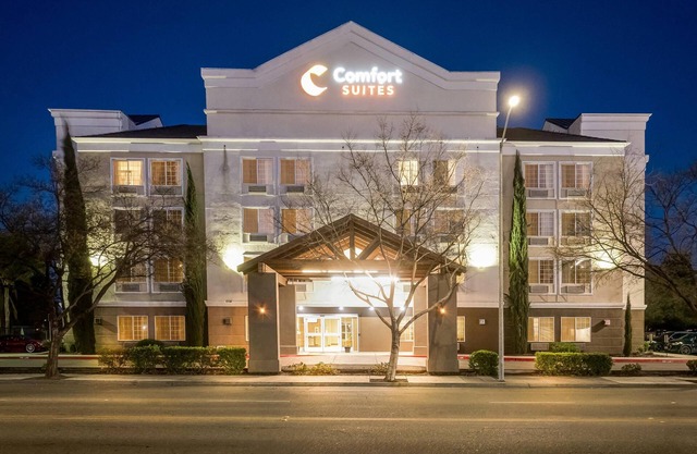 Comfort Suites