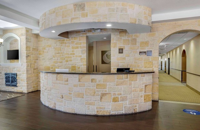 Comfort Suites