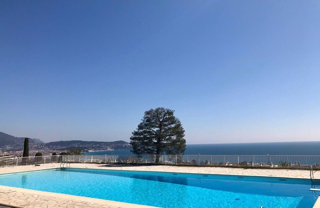 Magnífica vista al mar jardines piscina 3 habitaciones fabron muy tranquilo