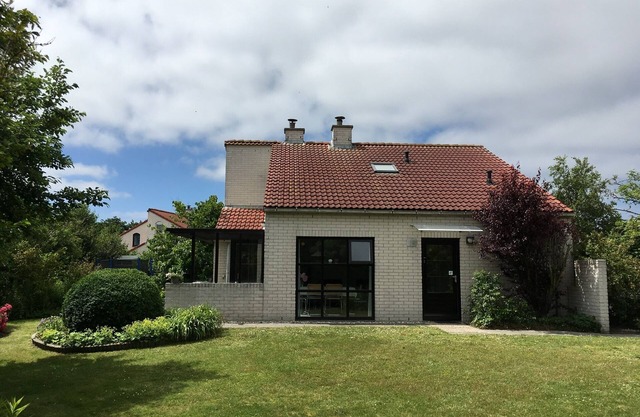 Comfort vacation home, free swimming pool and WLAN, large garden, De Krim 435