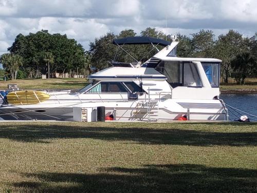 Comfort Zone Private Yacht Charter