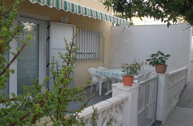 Casa nueva (para estrenar) a 40 m de la playa. Niños y mascotas son bienvenidos
