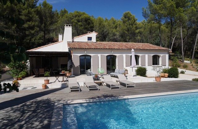 Comfortable house in the heart of nature, not overlooked, with private swimming pool