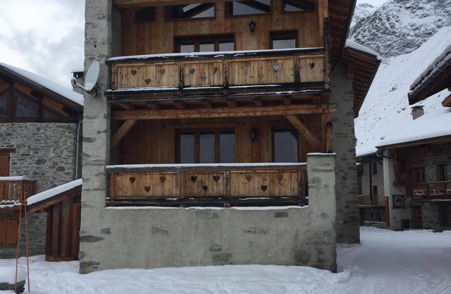 Cómodo y espacioso chalet de montaña para 20 personas.