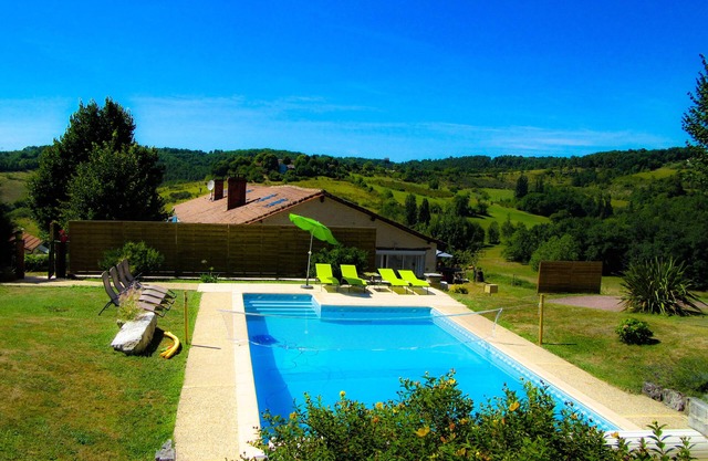 albergue / casa 12 personas con piscina climatizada + área de spa (opcional)