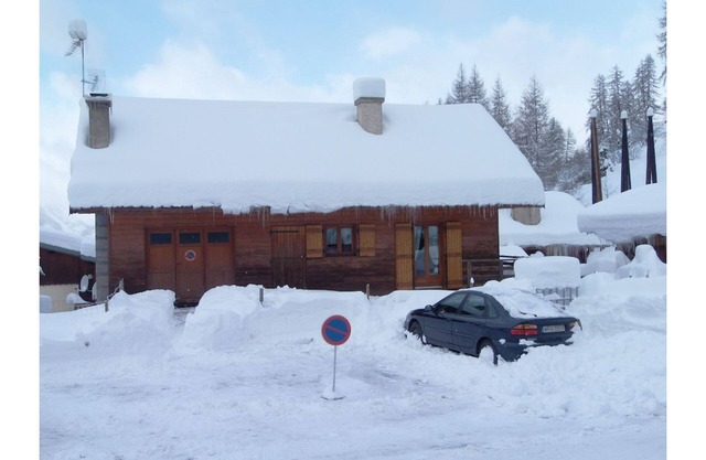 Comfortable chalet - sleeps 6 to 8 - La Plagne.