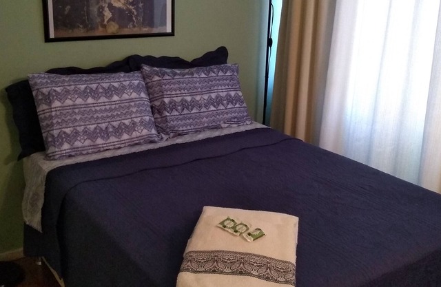 Apto confortable de 1 dormitorio, c / Maq. Lavar, Wi-Fi y TV por cable en la SQS 410.