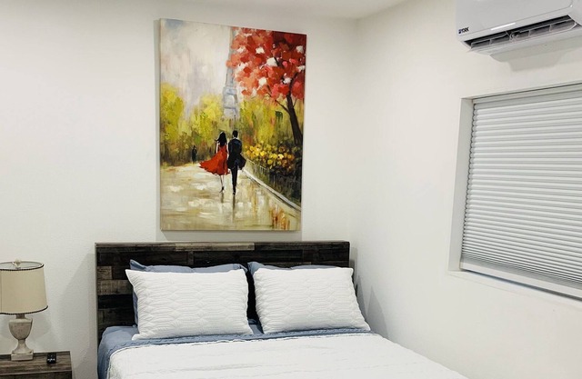 Comfortable 1-bedroom guest studio