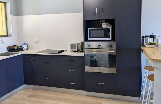 Comfortable 2 Bedroom Beachfront Apartment in Yeppoon With Magnificent Views
