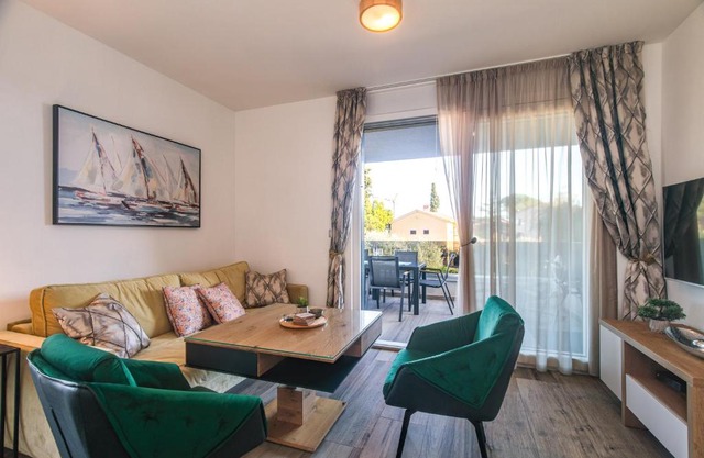 Comfortable 2 bedroom apartment Marina close to beach