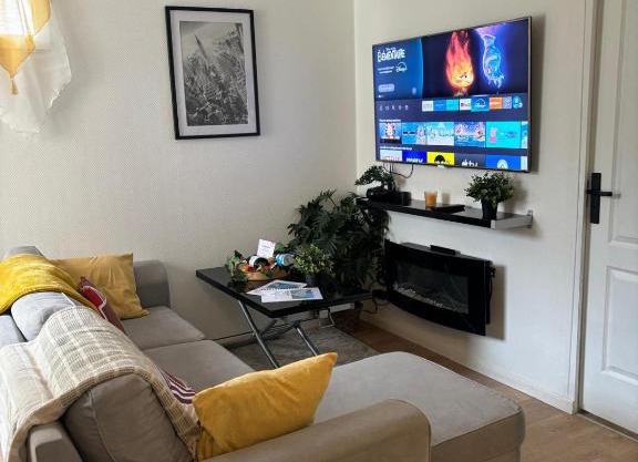 Comfortable 2 Beds Apartment - Surburb of Paris