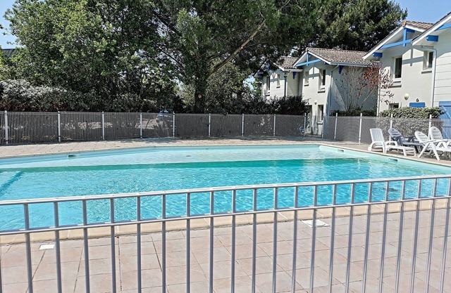 Comfortable 2-bedroom house with terrace close to beaches