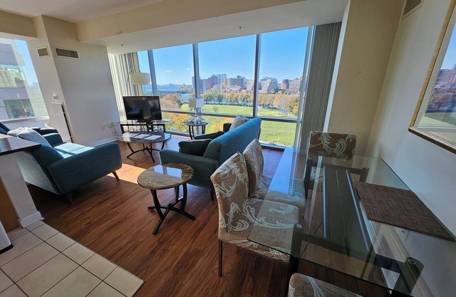 La mejor ubicación, cómodo apartamento de 2 habitaciones / 2 baños, todo incluido, sin cargos