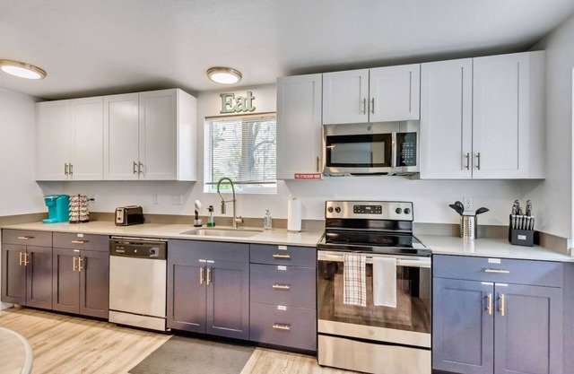 Comfortable 2BR Apt - Heart of Sugarhouse