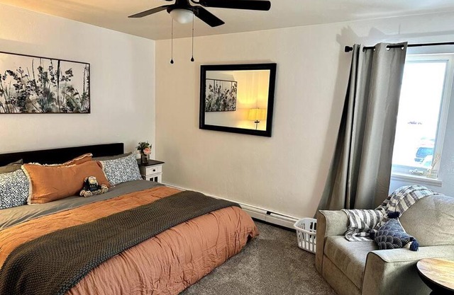 Comfortable 2BR Apt Central