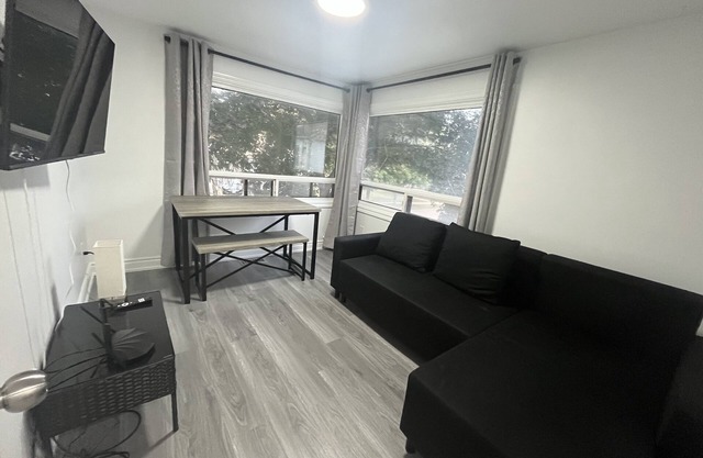comfortable 2nd floor unit w/private entrance