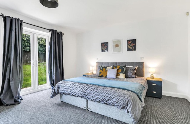 Comfortable 3-Bed Dormer Bungalow Family & Business Friendly