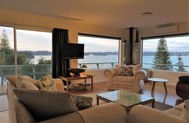 Una vista noble. Cómoda casa de 3 dormitorios con vista panorámica al puerto.