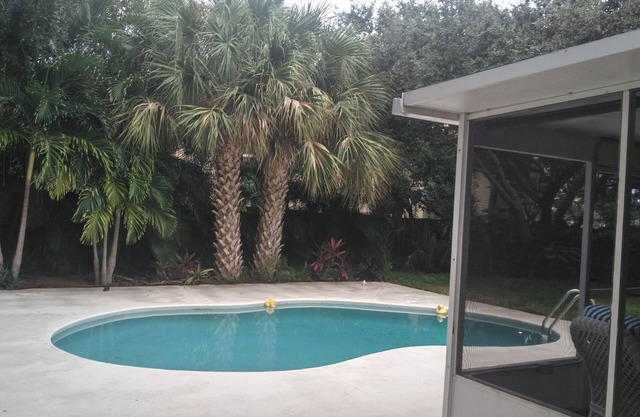 Comfortable 3 bedroom 3 bath beach house .pool..3 minute walk to beach.