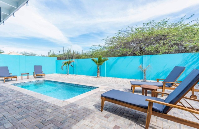 Comfortable 3 bedroom 3 bath home w/ private pool