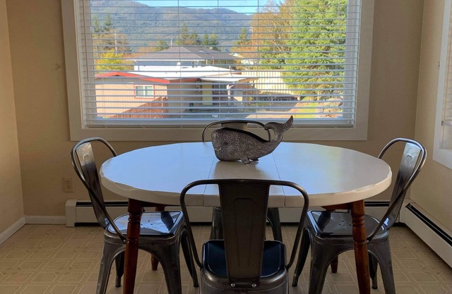 Comfortable 3 Bedroom 1 Bath - Ketchikan, AK