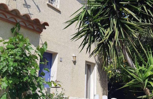 Comfortable 3-bedroom villa in quiet residential area 5 minutes from the beach