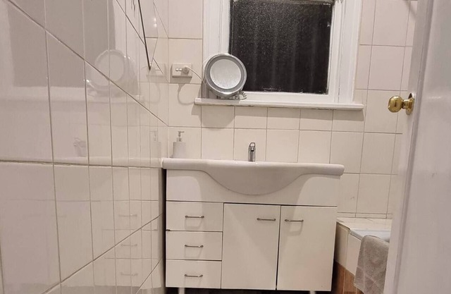 Comfortable 3 Bedrooms House With Parking