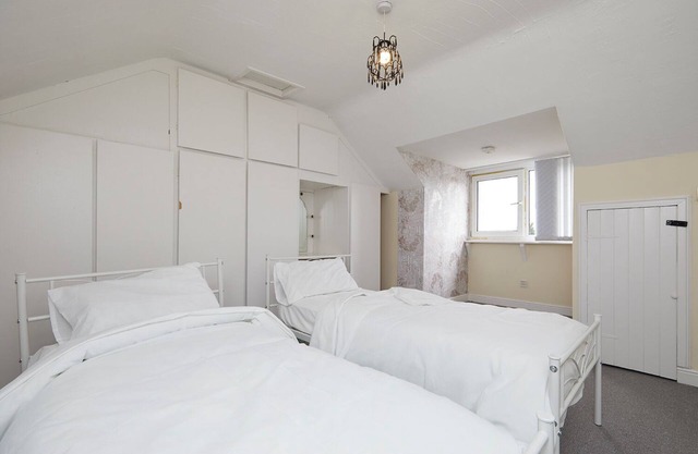 Comfortable 4-Bed House in Hucknall, Nottingham