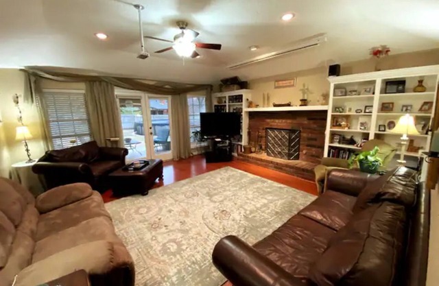 Comfortable 4 bedroom home in South Tulsa