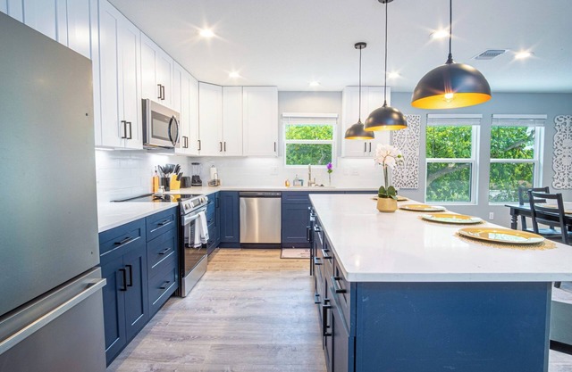 Comfortable 4br/2.5ba Family Home Near Riverwalk