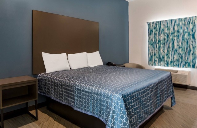Comfortable and Affordable Stay 13 Miles From AT&T Stadium, Prime Location
