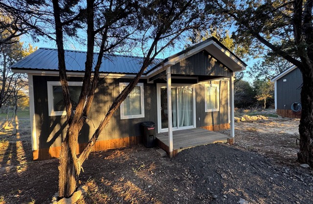 Comfortable and inviting cabin in the serene country setting of Weatherford