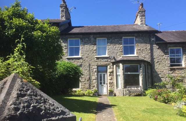 Comfortable and spacious holiday let minutes from the water