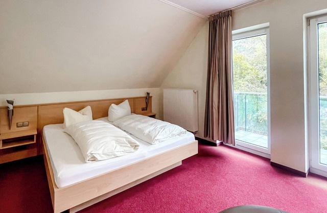 Comfortable and versatile 6-person penthouse room - perfect for relaxation