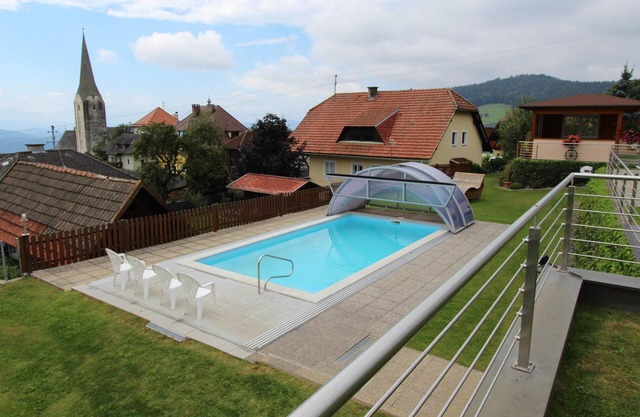Comfortable apartment with large balcony and pool