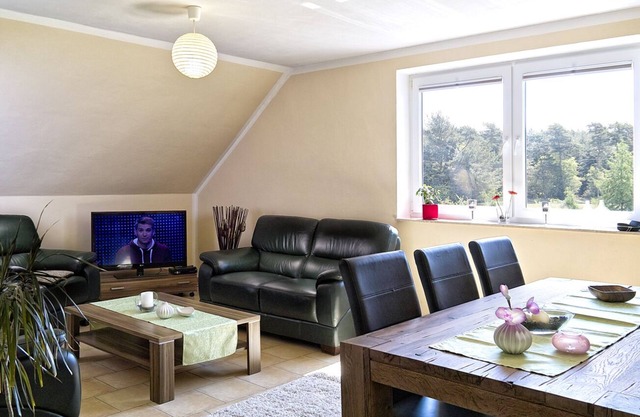 Apartamento confortable, en una zona tranquila del bosque, a pocos minutos en coche. a la playa