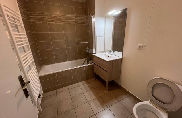Comfortable apartment 5 mins from Orly airport and 15 mns from Paris!