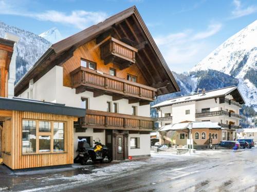 Comfortable apartment in Längenfeld with ski storage