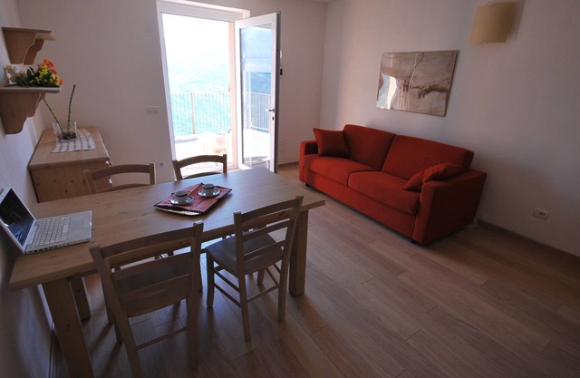 Cómodo apartamento en los Alpes Réticos con vista al Lago de Como