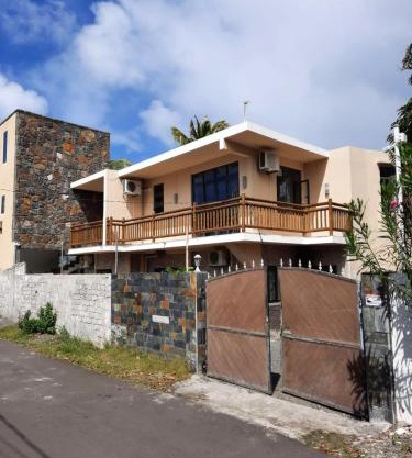 Comfortable apartment in Blue Bay with shared pool