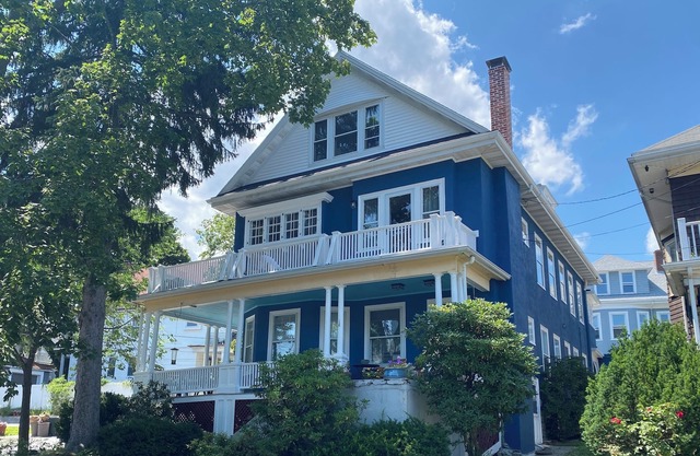 Comfortable apartment walkable to village + bus line, 10 min to Cambridge and T