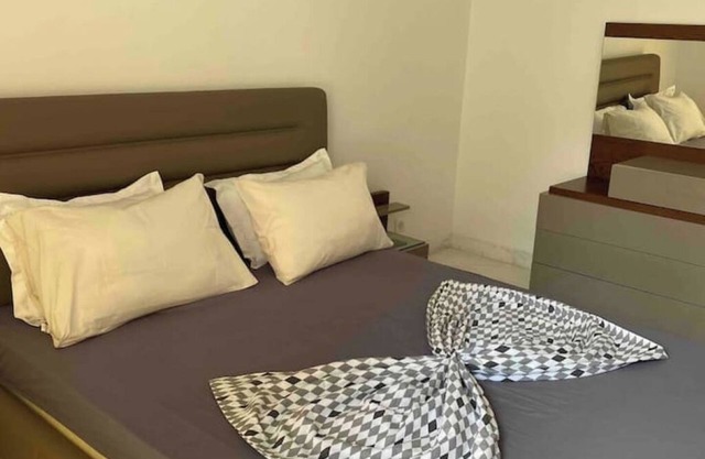 Comfortable apartment with private parking