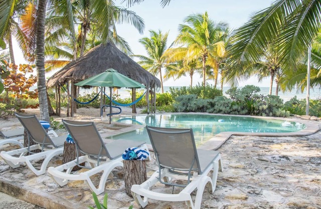 LasTunas - Telchac Puerto. Primera línea de playa con piscina privada.