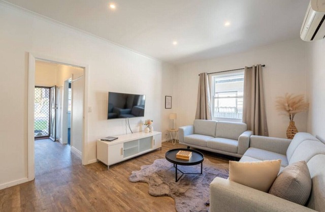 Comfortable Black Hill Cottage