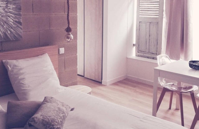 Cómodo estudio de estilo bohemio en el corazón de la ciudad de Le Creusot