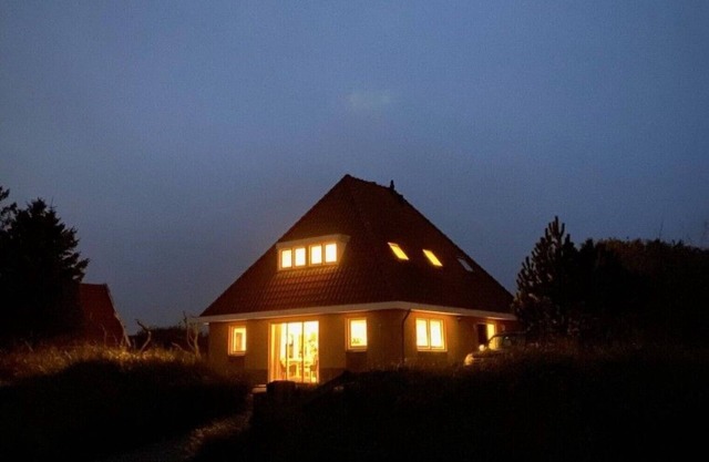 Comfortable, bright and spacious (200 m2) house close to Terschelling beach