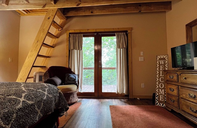 Comfortable cabin in the mountains of North Carolina, located near TIEC.