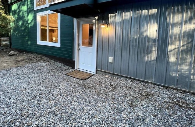 Comfortable Cabin in Wooded Setting, Close to Lake