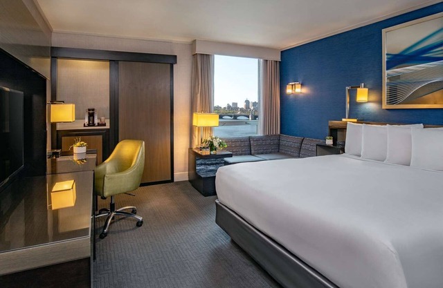 Comfortable Cambridge Stay w/ Spectacular Charles River Views