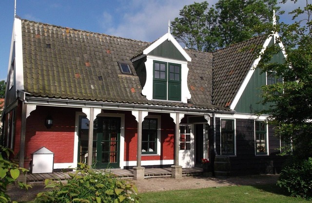 Casa cerca del Mar de Wadden con jacuzzi
